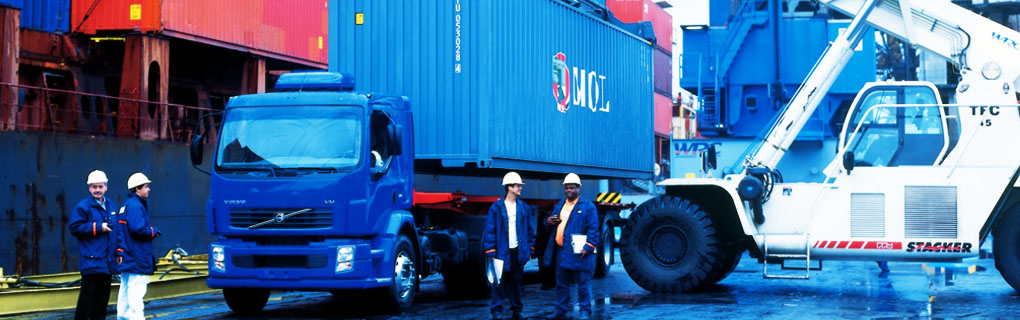 Frota própria, rapidez na entrega e desenvolvidos sistemas de rastreamento de carga. / Proper fleet, quick delivery and tracking tools to manage shipments.